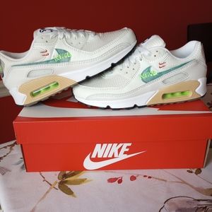 Wmns Nike Air Max 90 SE Submit White Neptune Green DO9850-100
